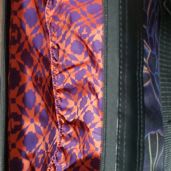 TRACKER Duffel, Gym, Travel Bag, Purple Black. Pristine Condition. Zip Top. - Picture 13 of 13
